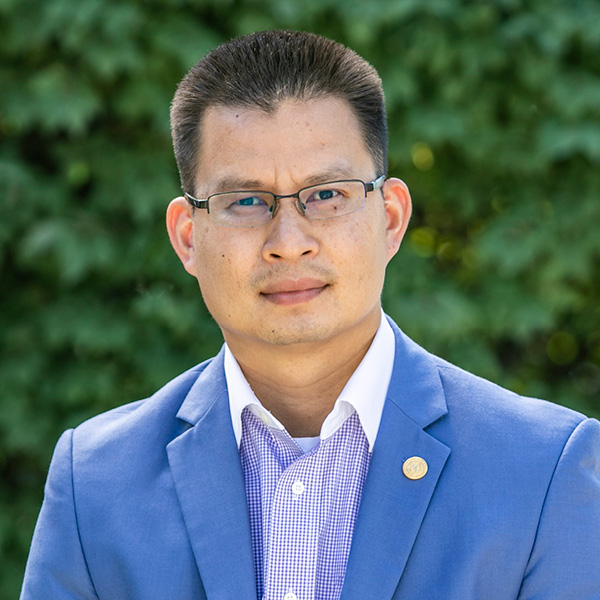 Portrait of Dr. Kenny Bui